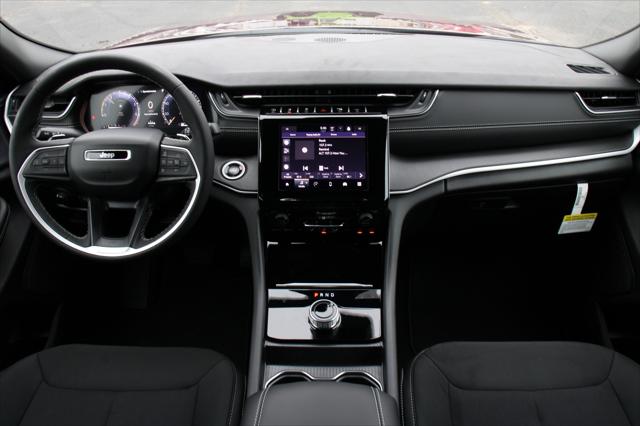 2025 Jeep Grand Cherokee GRAND CHEROKEE L LAREDO X 4X4