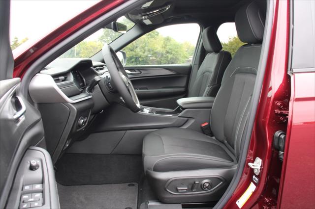 2025 Jeep Grand Cherokee GRAND CHEROKEE L LAREDO X 4X4