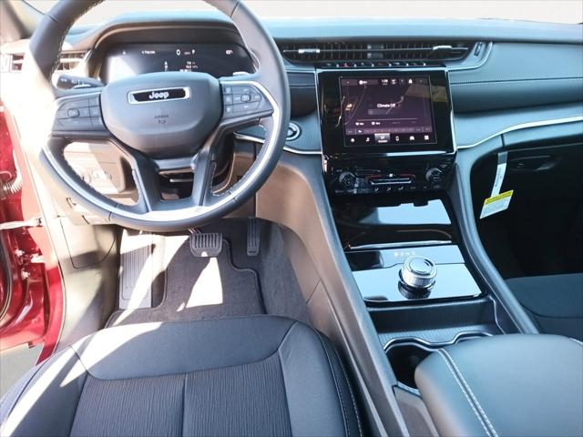 2025 Jeep Grand Cherokee GRAND CHEROKEE LAREDO X 4X2