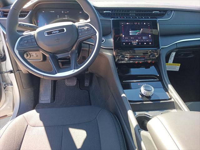 2025 Jeep Grand Cherokee GRAND CHEROKEE LAREDO X 4X4