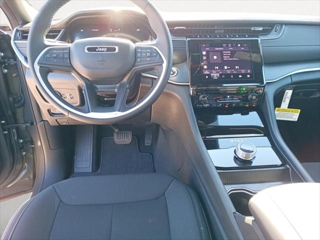 2025 Jeep Grand Cherokee GRAND CHEROKEE LAREDO X 4X4