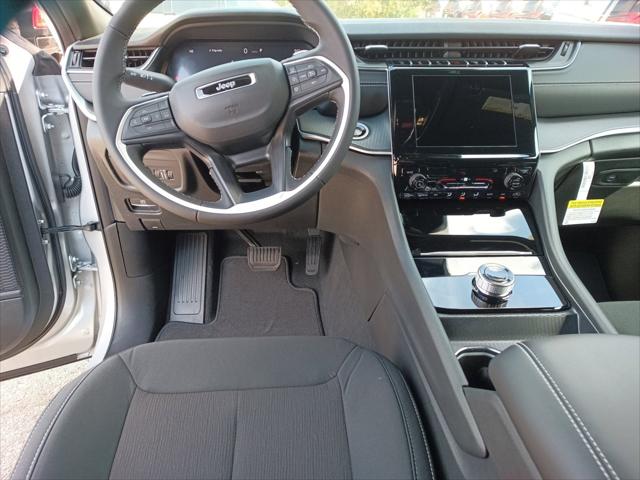 2025 Jeep Grand Cherokee GRAND CHEROKEE LAREDO 4X4