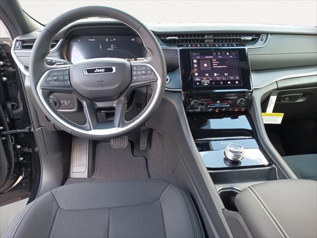 2025 Jeep Grand Cherokee GRAND CHEROKEE LAREDO X 4X4