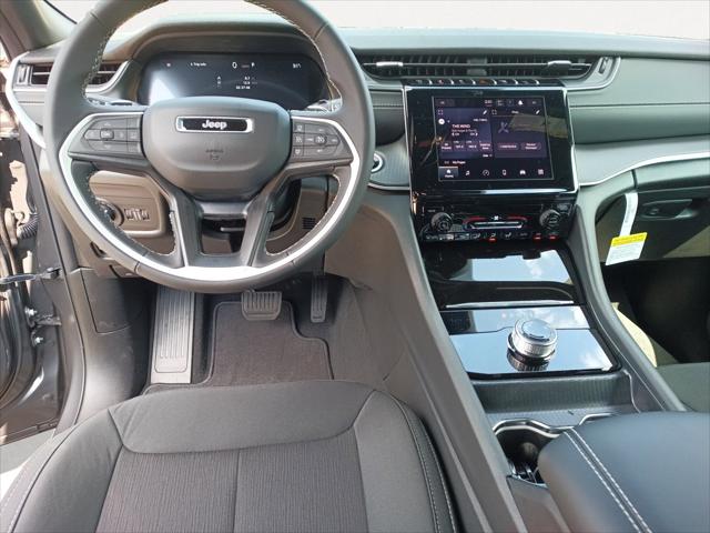 2025 Jeep Grand Cherokee GRAND CHEROKEE LAREDO X 4X4