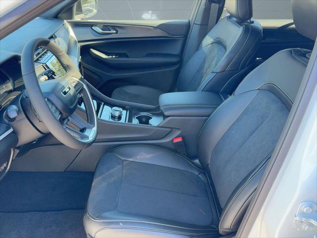 2025 Jeep Grand Cherokee GRAND CHEROKEE L ALTITUDE X 4X4 2025 Jeep Grand Cherokee GRAND CHEROKEE L ALTITUDE X 4X4