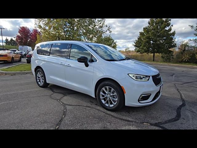 2026 Chrysler Pacifica PACIFICA SELECT AWD