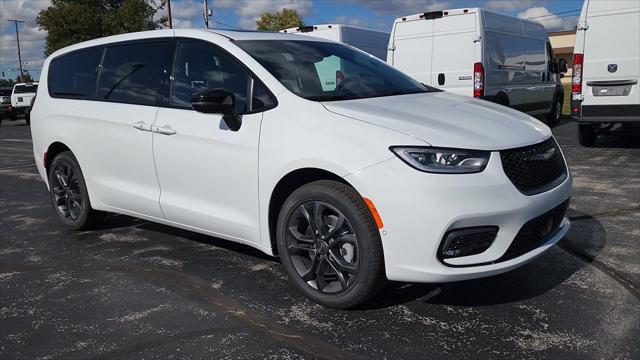 2026 Chrysler Pacifica PACIFICA SELECT AWD