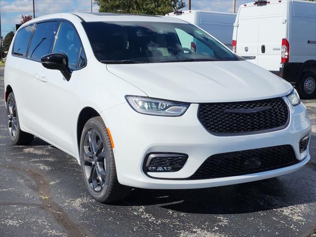 2026 Chrysler Pacifica PACIFICA SELECT AWD