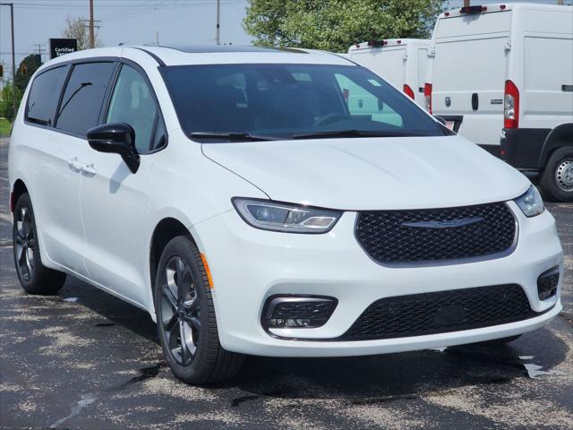 2026 Chrysler Pacifica PACIFICA SELECT AWD