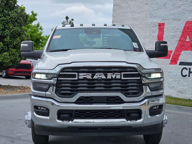 2026 RAM Ram 3500 Chassis Cab RAM 3500 TRADESMAN CREW CAB CHASSIS 4X4 60 CA