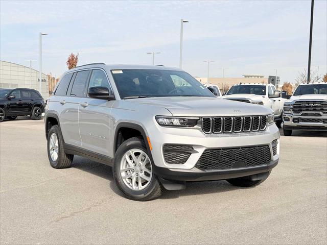 2025 Jeep Grand Cherokee GRAND CHEROKEE LAREDO X 4X4