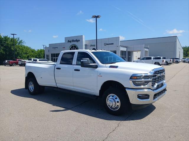 2026 RAM Ram 3500 RAM 3500 TRADESMAN CREW CAB 4X4 8 BOX