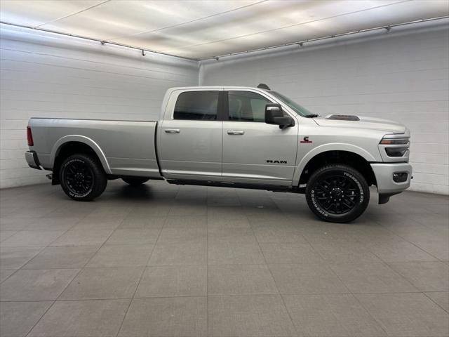 2026 RAM Ram 3500 RAM 3500 LIMITED CREW CAB 4X4 8 BOX
