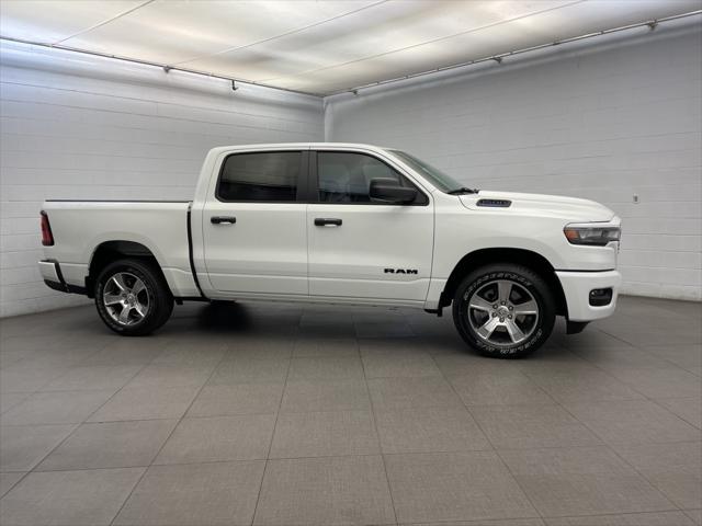 2025 RAM Ram 1500 RAM 1500 TRADESMAN CREW CAB 4X2 57 BOX