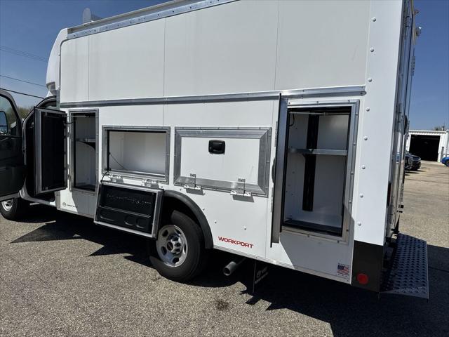 2025 GMC Savana Cutaway Work Van