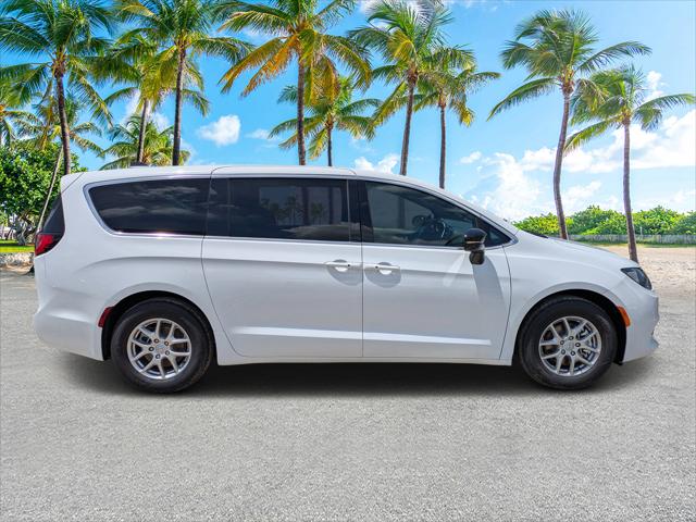 2025 Chrysler Voyager VOYAGER LX