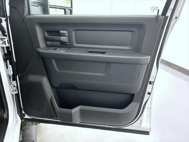 2026 Ram 2500 Black Express Crew Cab 4x4 6'4" Box