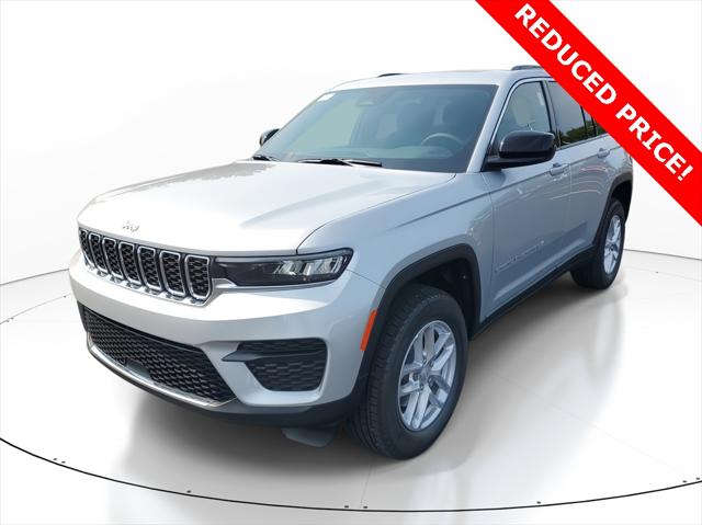 2025 Jeep Grand Cherokee GRAND CHEROKEE LAREDO X 4X4