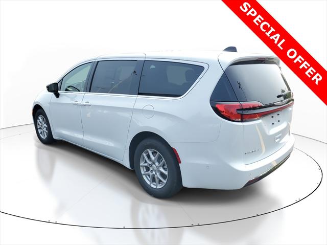 2025 Chrysler Pacifica PACIFICA SELECT