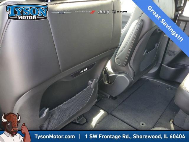 2026 Chrysler Pacifica Select AWD