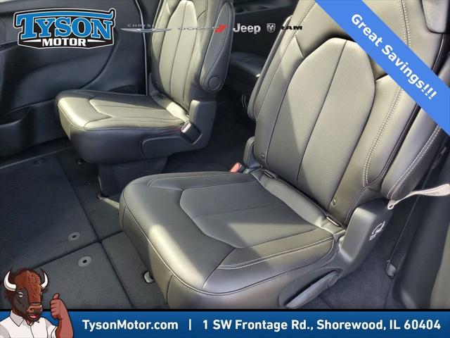 2026 Chrysler Pacifica Select AWD