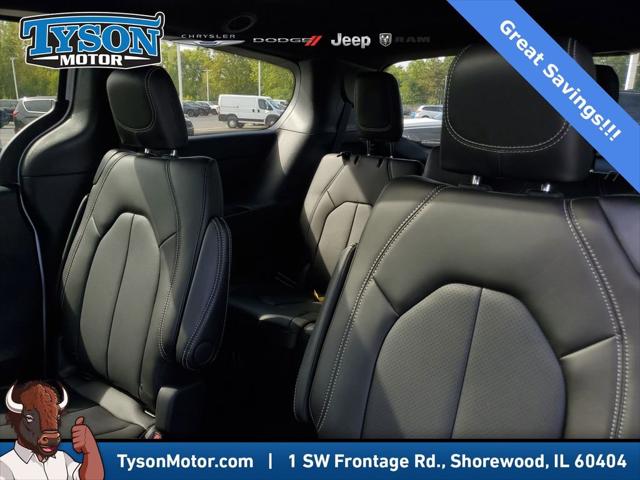 2026 Chrysler Pacifica Select AWD