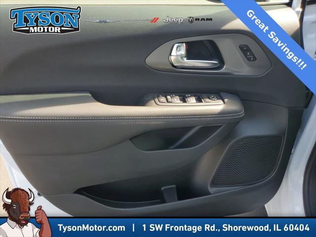 2026 Chrysler Pacifica Select AWD