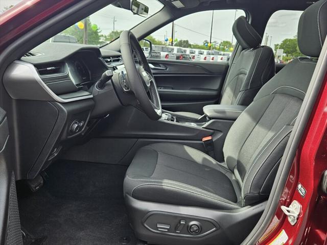 2025 Jeep Grand Cherokee GRAND CHEROKEE LAREDO X 4X2