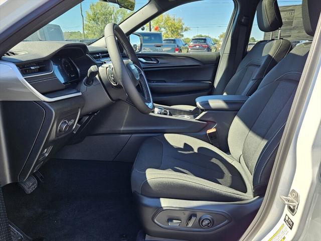 2025 Jeep Grand Cherokee GRAND CHEROKEE L LAREDO X 4X4