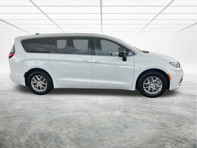 2025 Chrysler Pacifica PACIFICA SELECT
