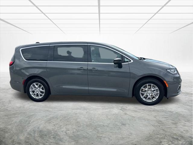 2025 Chrysler Pacifica PACIFICA SELECT