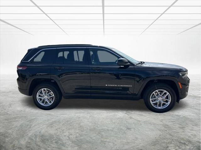 2025 Jeep Grand Cherokee GRAND CHEROKEE LAREDO X 4X2