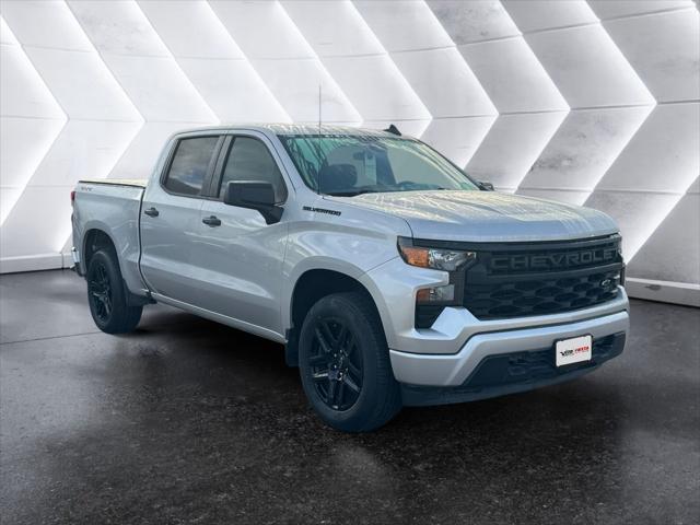 2022 Chevrolet Silverado 1500 4WD Crew Cab Short Bed Custom