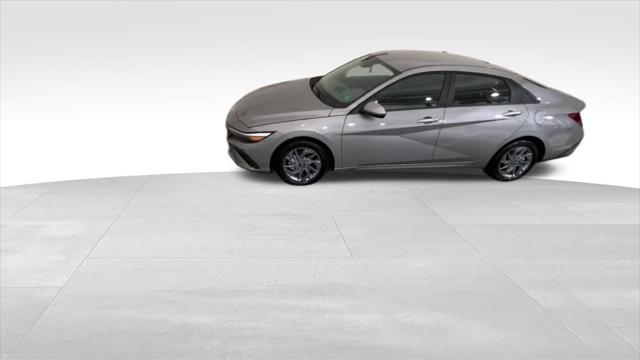 2024 Hyundai Elantra SEL 2024 Hyundai Elantra SEL