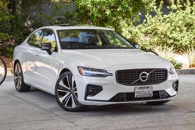 2022 Volvo S60 B5 Momentum 2022 Volvo S60 B5 Momentum