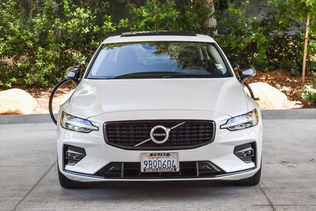 2022 Volvo S60 B5 Momentum 2022 Volvo S60 B5 Momentum