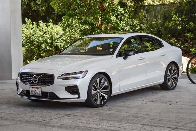 2022 Volvo S60 B5 Momentum 2022 Volvo S60 B5 Momentum