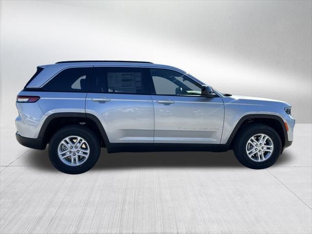 2025 Jeep Grand Cherokee GRAND CHEROKEE LAREDO 4X4