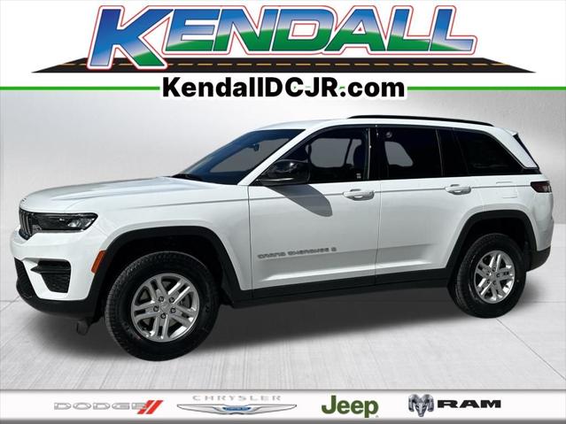 2025 Jeep Grand Cherokee GRAND CHEROKEE LAREDO 4X4