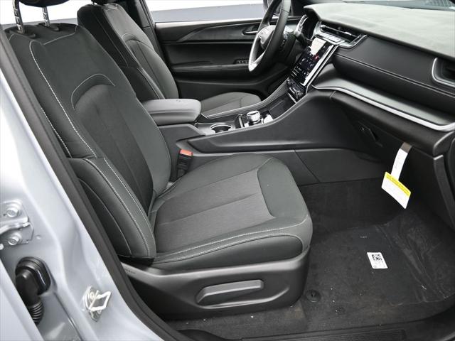 2024 Jeep Grand Cherokee L Laredo 4x2