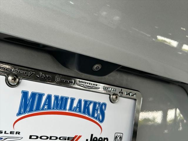 2023 Jeep Grand Cherokee L Laredo 4x2