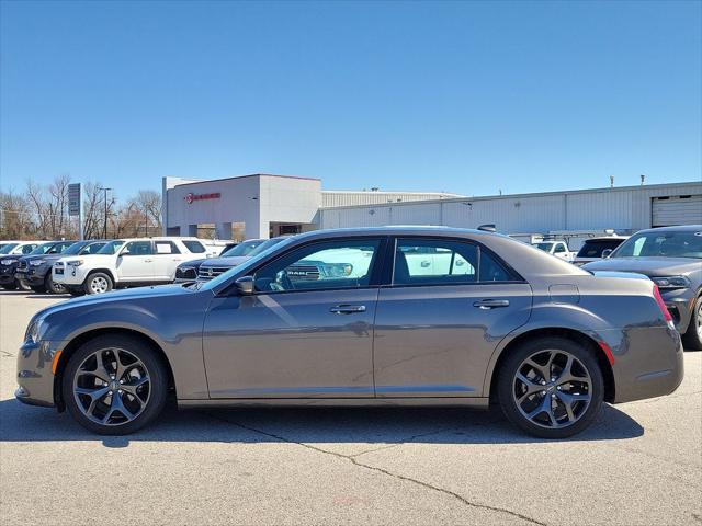 2023 Chrysler 300 300S 2023 Chrysler 300 300S