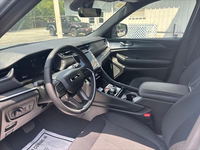 2025 Jeep Grand Cherokee GRAND CHEROKEE L LAREDO X 4X4