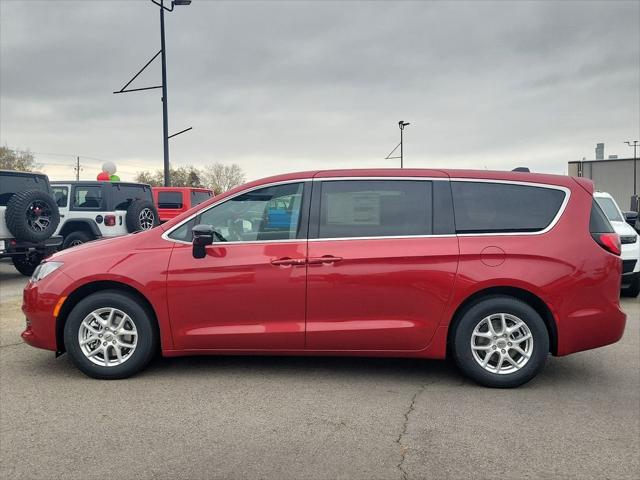 2025 Chrysler Voyager VOYAGER LX