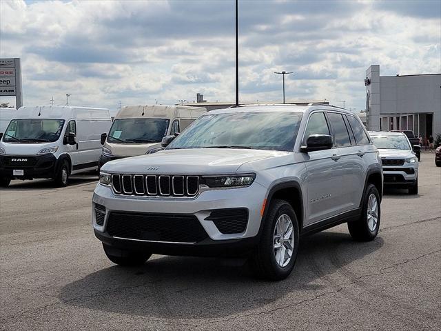 2025 Jeep Grand Cherokee GRAND CHEROKEE LAREDO X 4X4