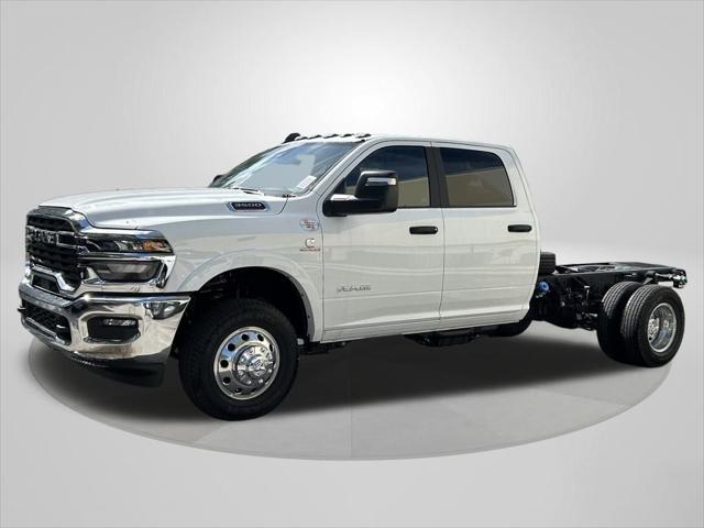 2025 RAM Ram 3500 Chassis Cab RAM 3500 BIG HORN CREW CAB CHASSIS 4X4 60 CA 2025 RAM Ram 3500 Chassis Cab RAM 3500 BIG HORN CREW CAB CHASSIS 4X4 60 CA