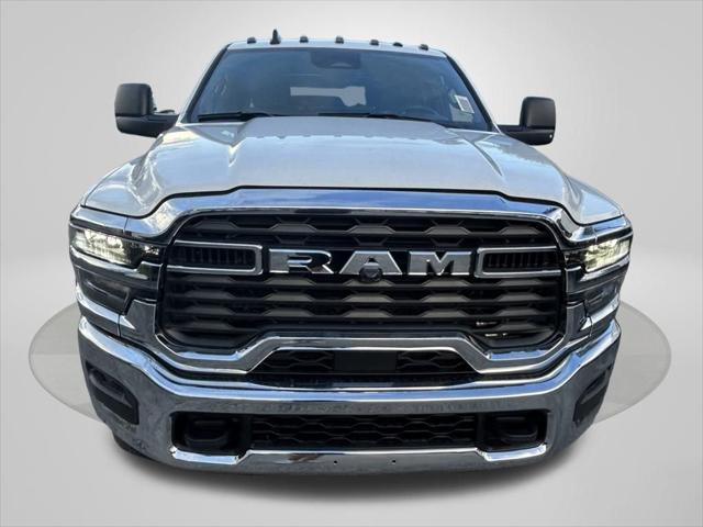 2026 RAM Ram 3500 RAM 3500 TRADESMAN CREW CAB 4X4 8 BOX