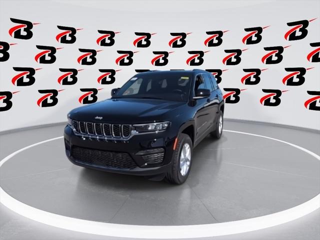 2025 Jeep Grand Cherokee GRAND CHEROKEE LAREDO X 4X4