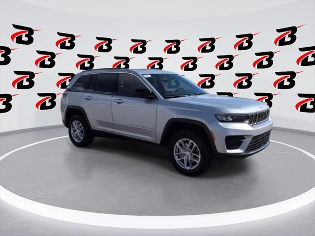 2025 Jeep Grand Cherokee GRAND CHEROKEE LAREDO X 4X4