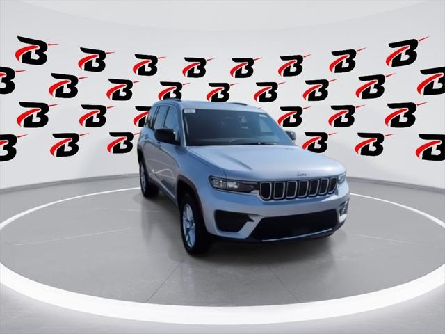 2025 Jeep Grand Cherokee GRAND CHEROKEE LAREDO X 4X4